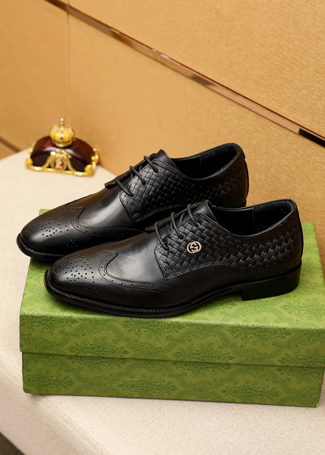 Men's shoes 💰442 💐 Product trademark: GUCCI "Gucci" business leather shoes Regular size: 38-44 (45.46🉑️customized) Product materials: Selected imported first-layer calfskin embossed upper, imported small dyed cowhide leather lining. Strong three-dimensional visual effect, combined outsole Color: 1⃣️color optional
